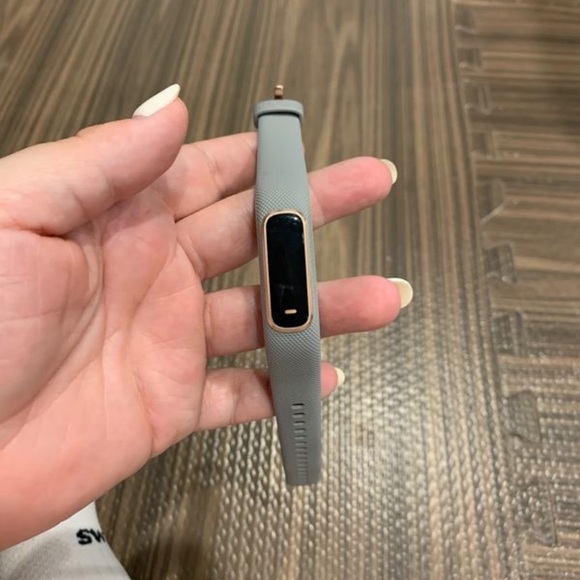 vivosmart 4 grey